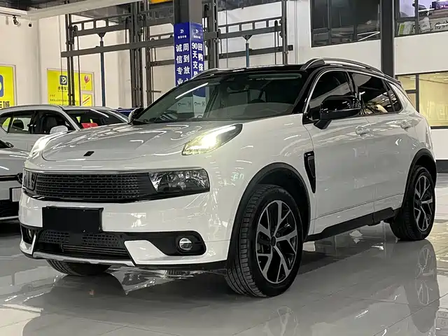 2018 Lynk & Co 01