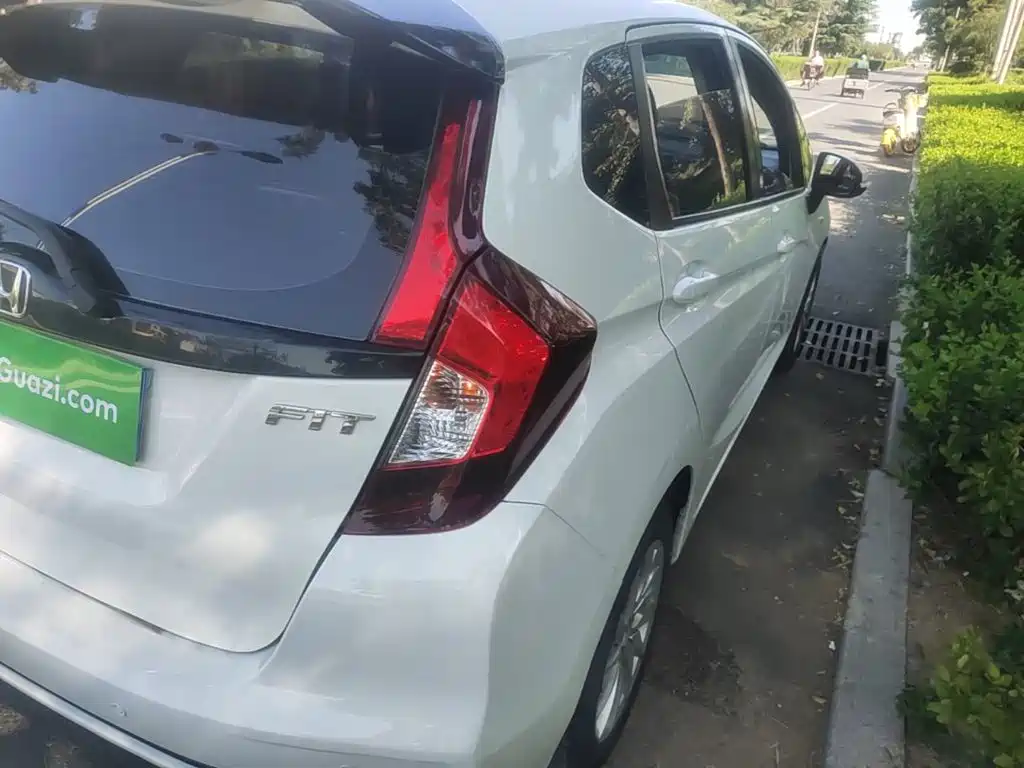 Honda Fit — миниатюра 8