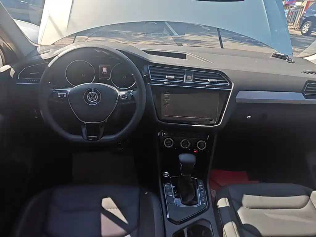 Volkswagen Tiguan L — миниатюра 10