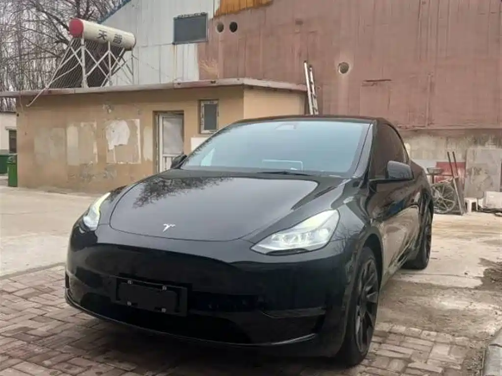 TESLA MODEL Y