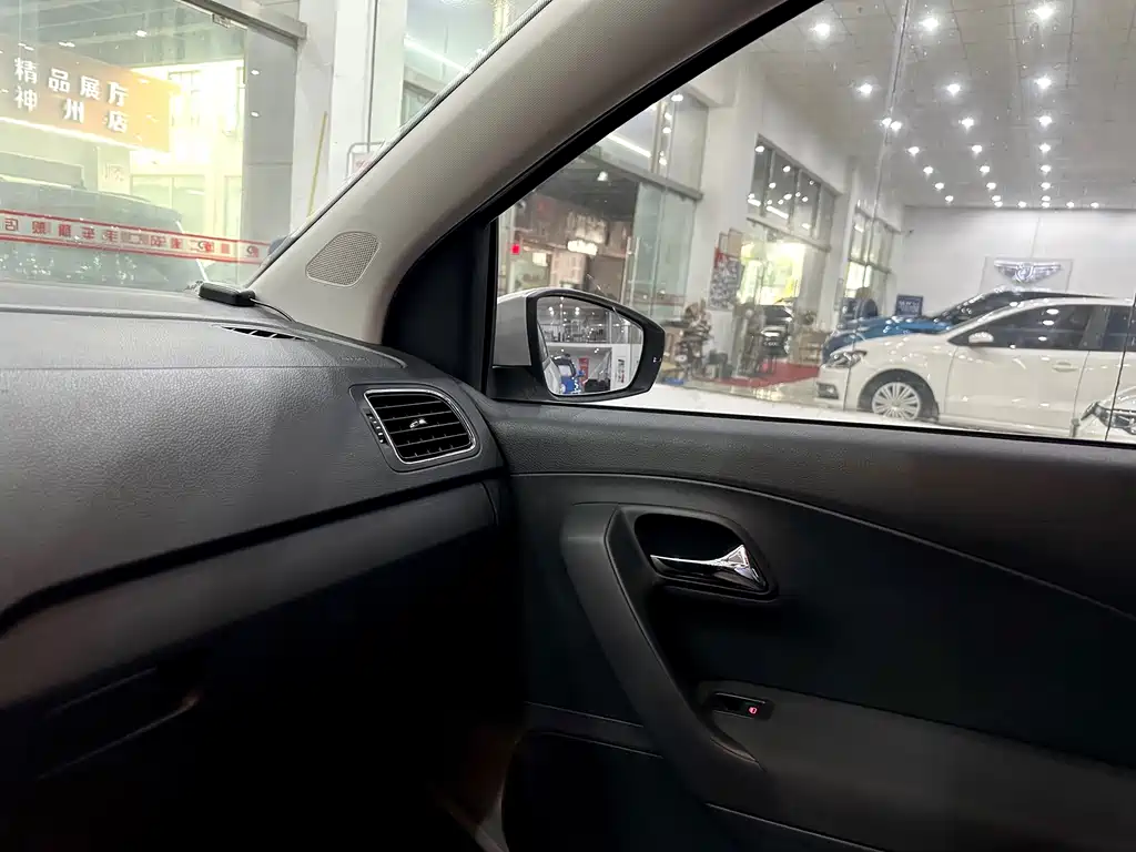 Volkswagen Polo — миниатюра 9