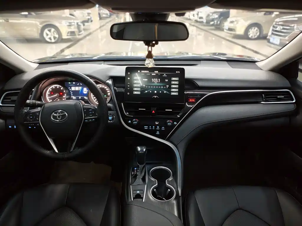 Toyota Camry — миниатюра 7