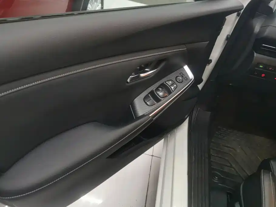 Nissan Sylphy — миниатюра 7