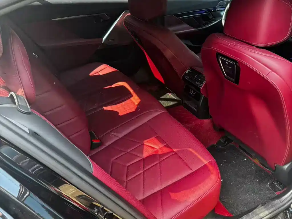 BMW 5 Series — миниатюра 7