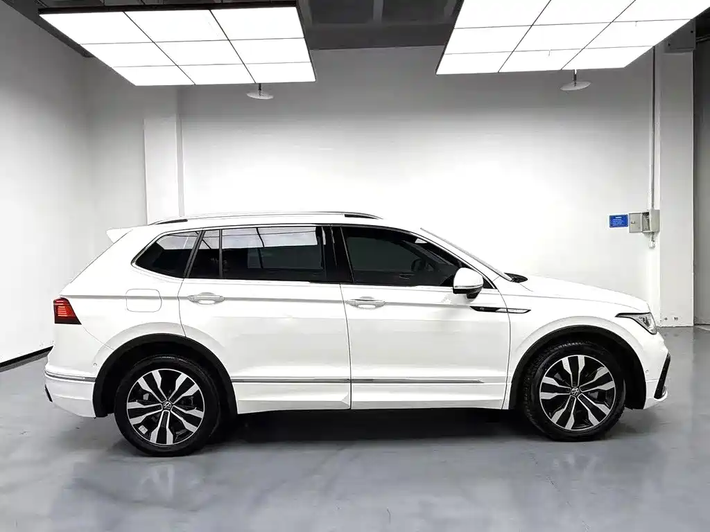 Volkswagen Tiguan L — миниатюра 2