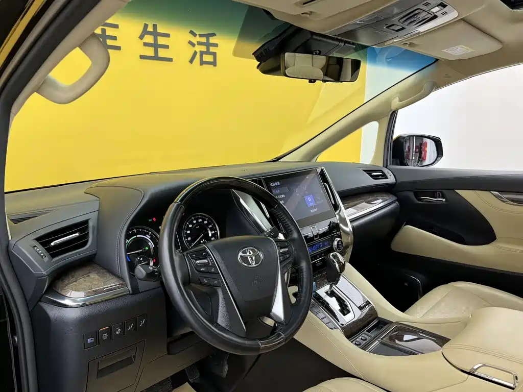 Toyota Alphard — миниатюра 40