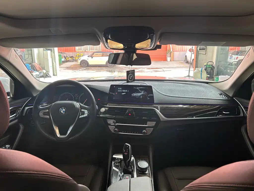 BMW 5 Series — миниатюра 4