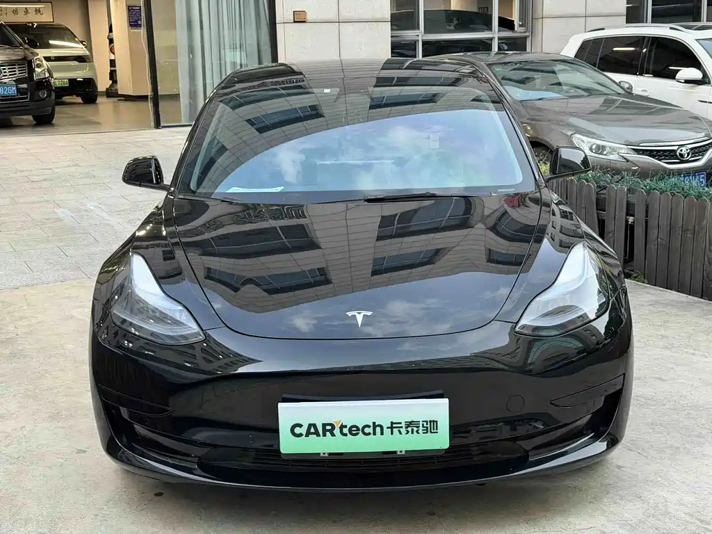 Tesla Model 3 — миниатюра 2