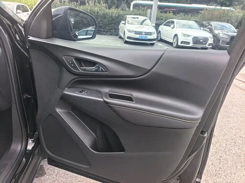 Chevrolet Equinox — миниатюра 10