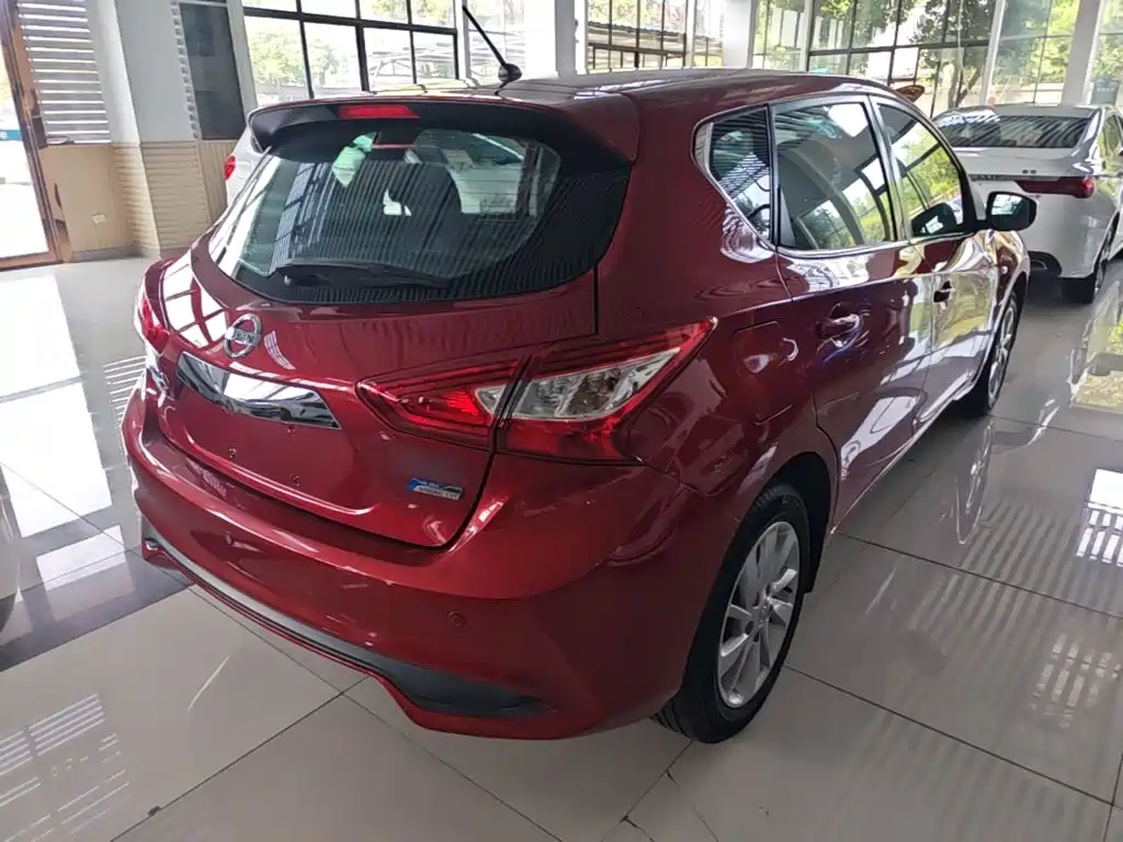 Nissan Tiida — миниатюра 7