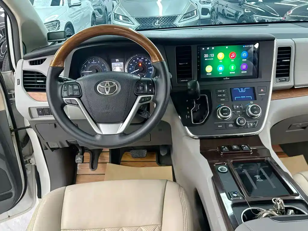 Toyota Sienna — миниатюра 10