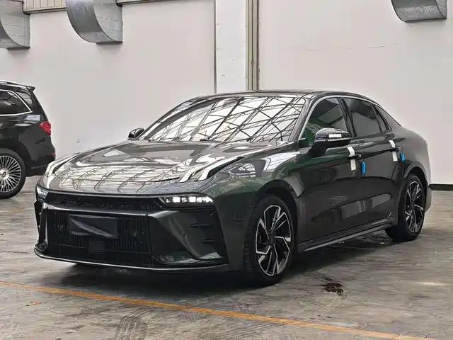 Lynk & Co 03