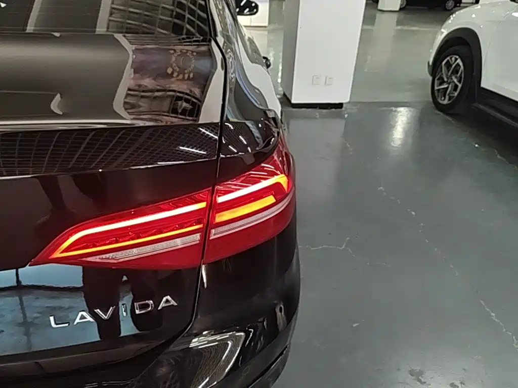 Volkswagen Lavida — миниатюра 8
