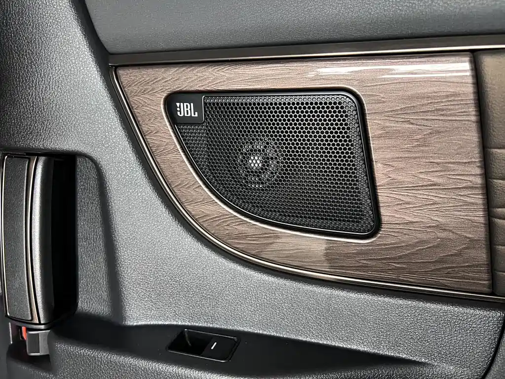 Toyota Vellfire — миниатюра 26