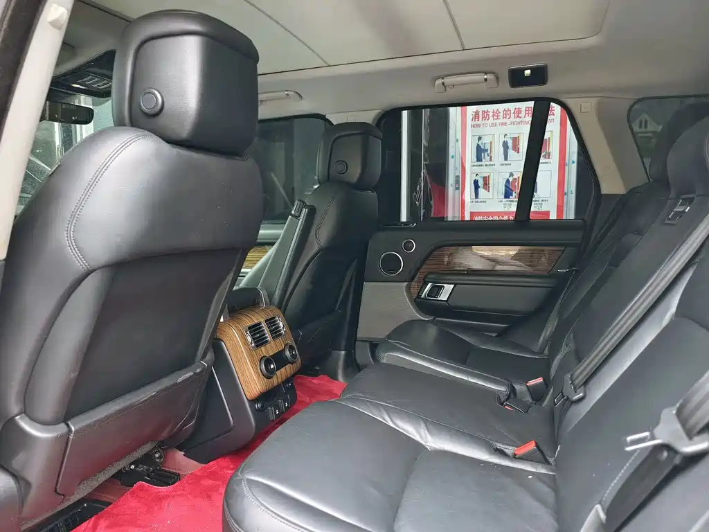 Land Rover Range Rover — миниатюра 17