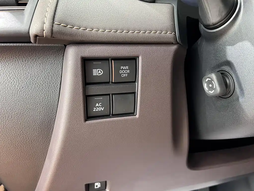 Toyota Vellfire — миниатюра 17