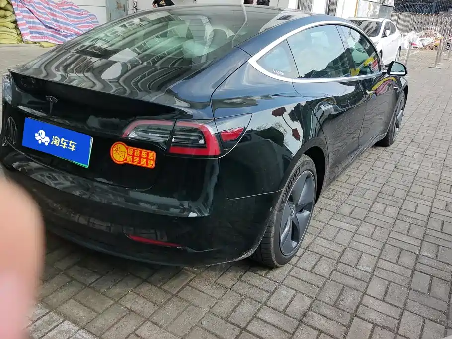 Tesla Model 3 — миниатюра 3