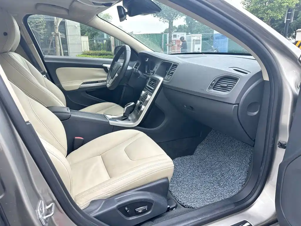 Volvo S60 — миниатюра 6