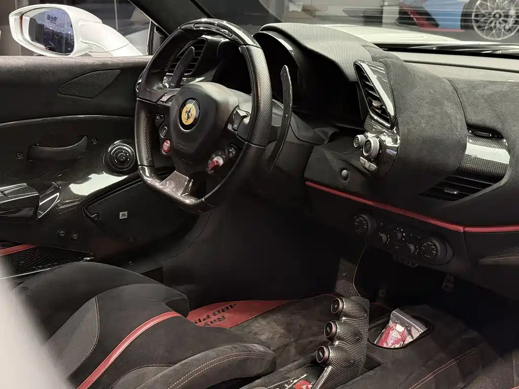 FERRARI 488