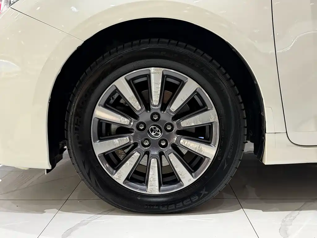 Toyota Sienna — миниатюра 9