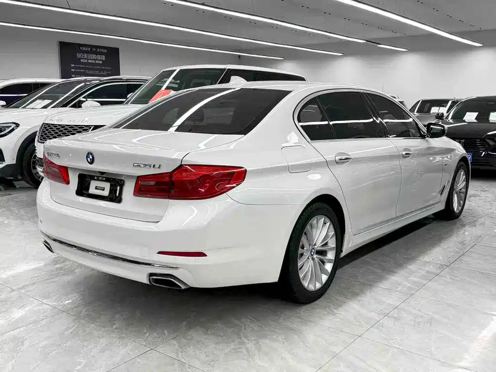 BMW 5 Series — миниатюра 4