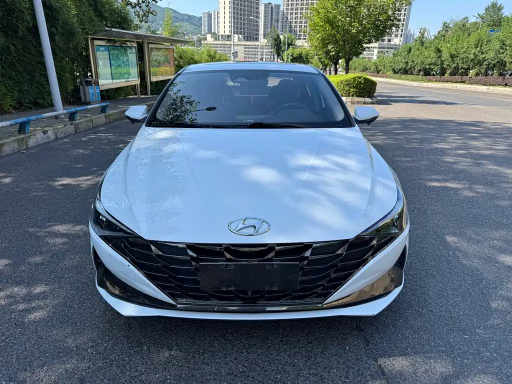 Hyundai Elantra 2021 1.5L CVT LUX Luxury