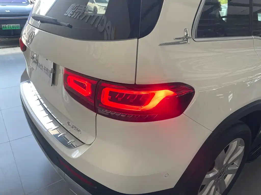 Mercedes-Benz GLB — миниатюра 33