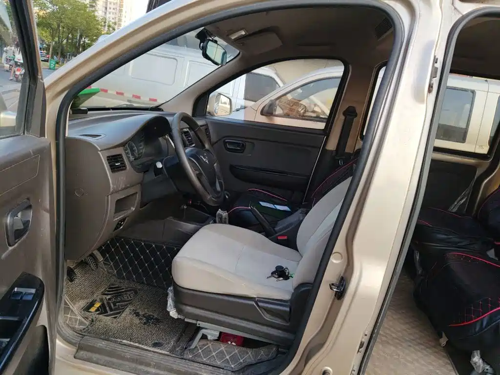 Wuling Rongguang V — миниатюра 16