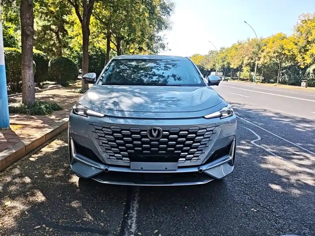 Changan UNI-K iDD — миниатюра 3