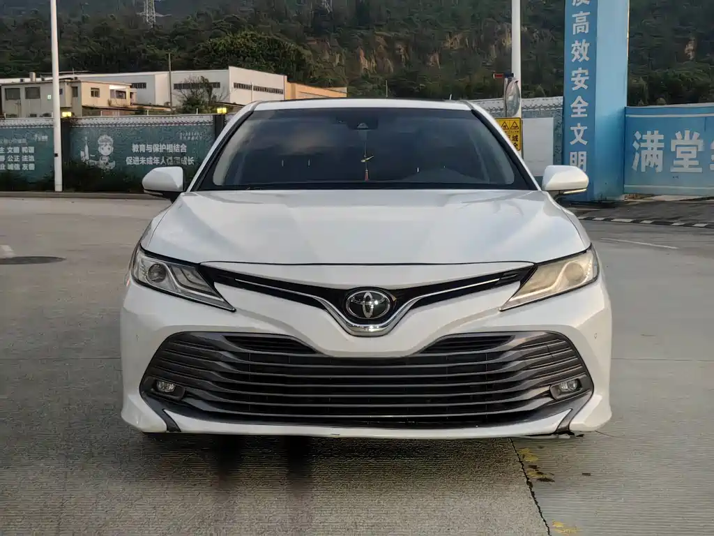 Toyota Camry 2019 2.0G Luxury V