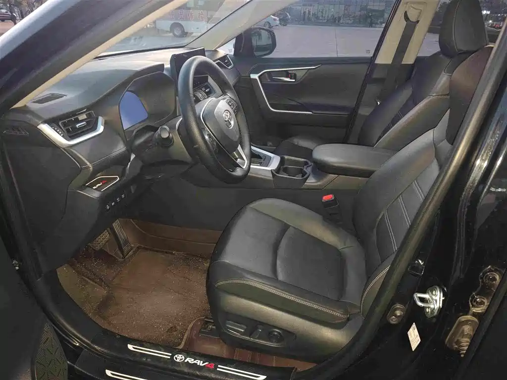 Toyota RAV4 — миниатюра 7