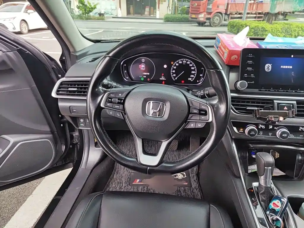 Honda Accord — миниатюра 6