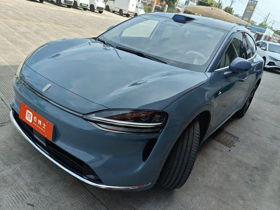 Luxeed Zhijie R7 2025