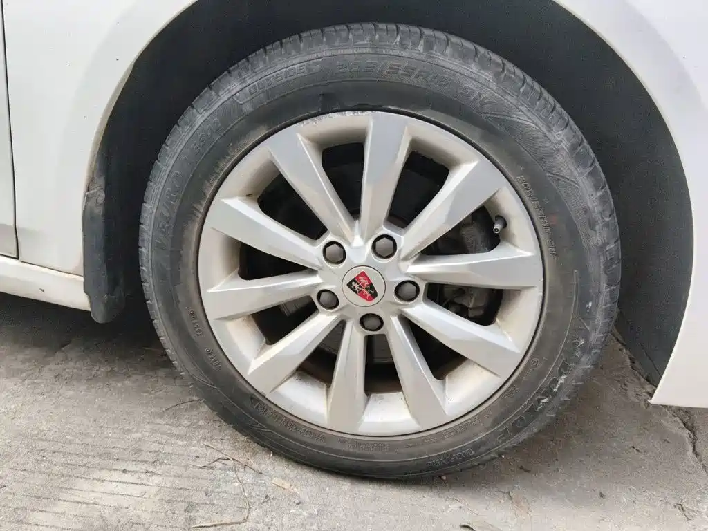 Roewe i6 Classic — миниатюра 8