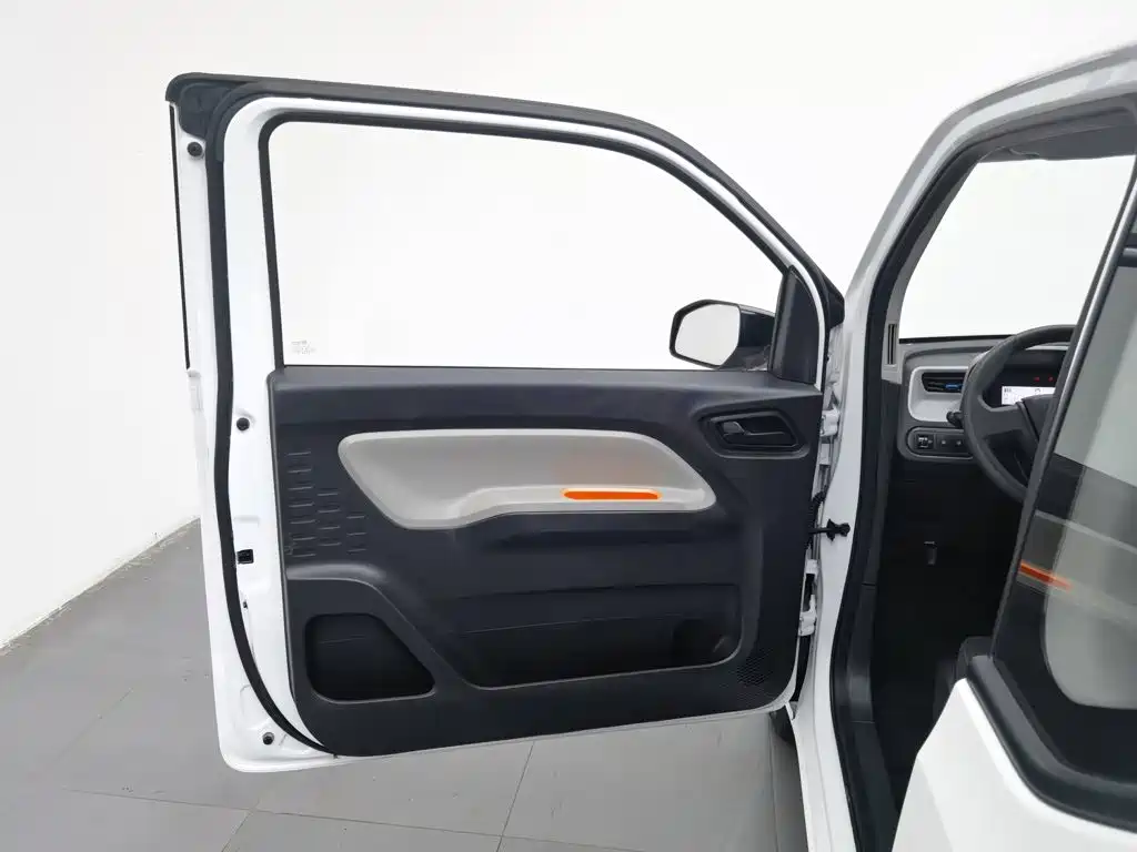 Wuling MINIEV — миниатюра 8