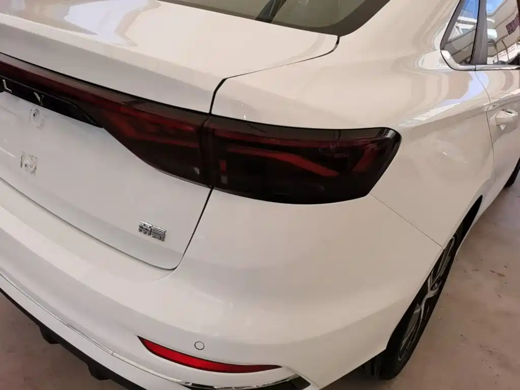 Geely Emgrand — миниатюра 8