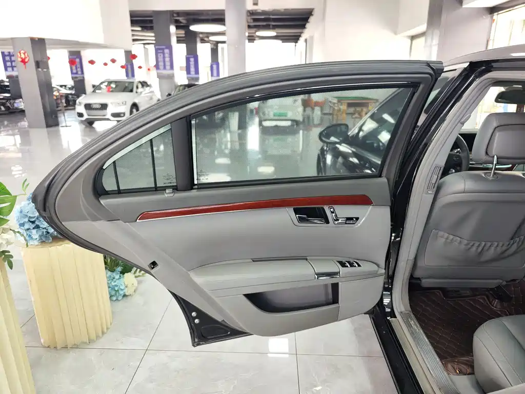 Mercedes-Benz S-Class — миниатюра 12