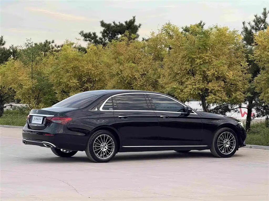 Mercedes-Benz E-Class — миниатюра 23