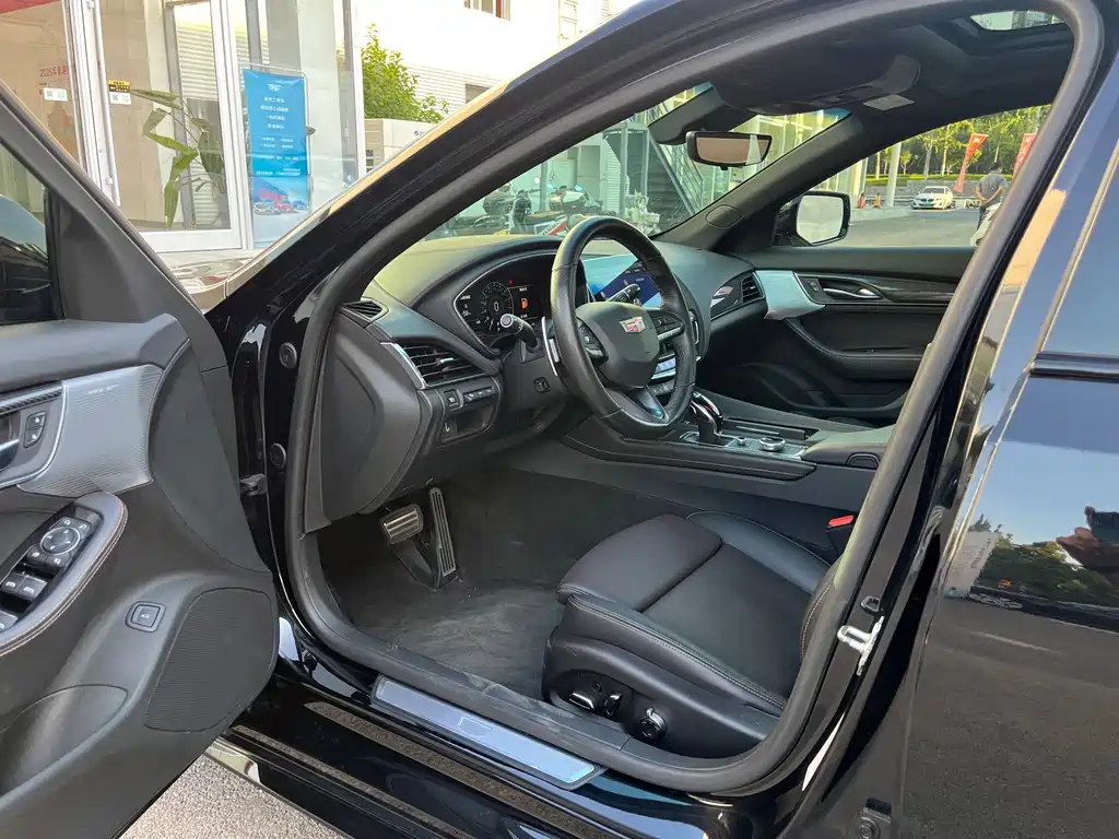 Cadillac CT5 — миниатюра 4