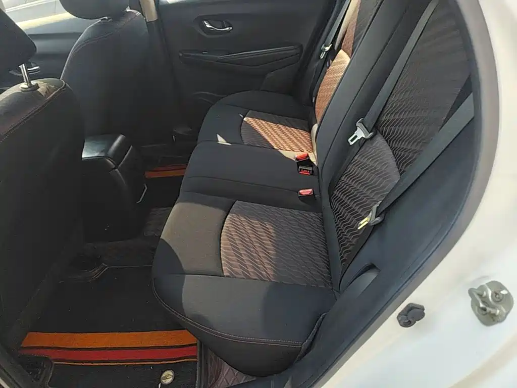Nissan Bluebird — миниатюра 17