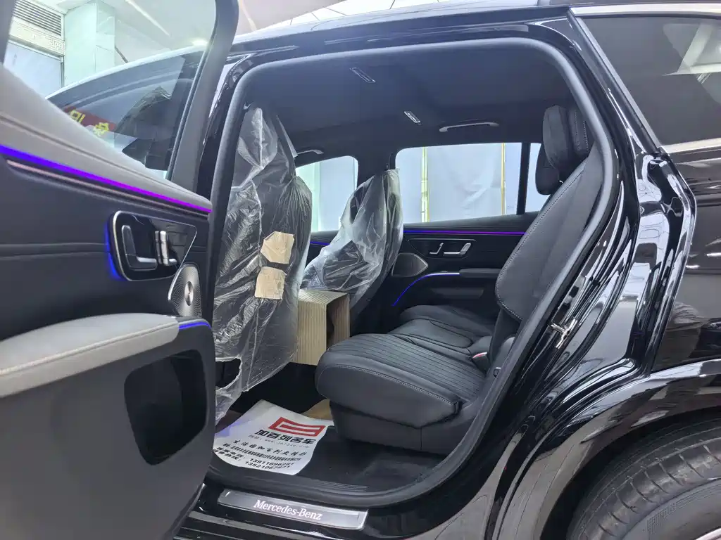 Mercedes-Benz EQS SUV — миниатюра 11