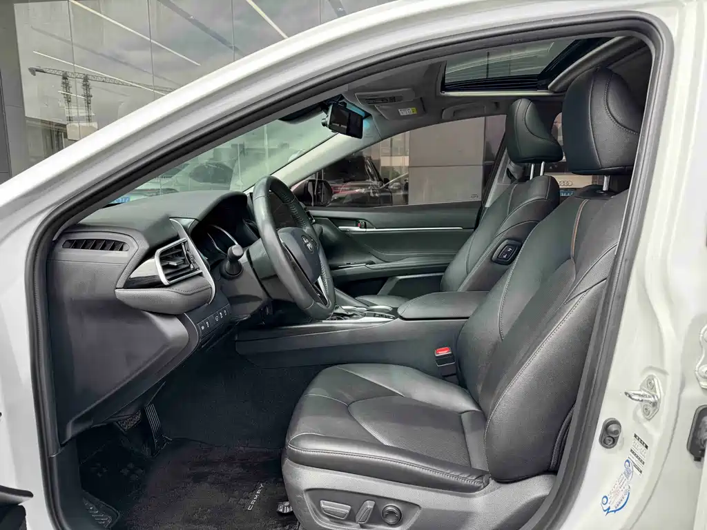 Toyota Camry — миниатюра 4