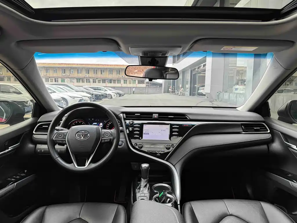 Toyota Camry — миниатюра 5