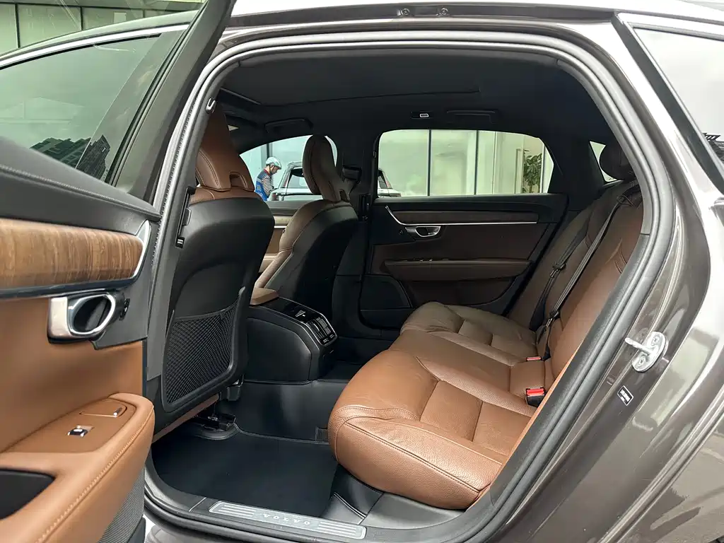 Volvo S90 2024 B5 Luxury