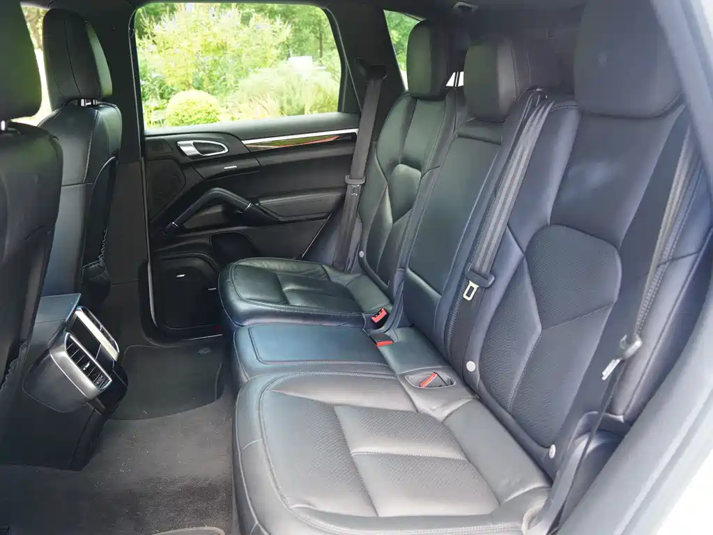 Porsche Cayenne Hybrid — миниатюра 7