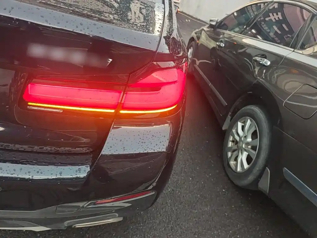 BMW 5 Series — миниатюра 8