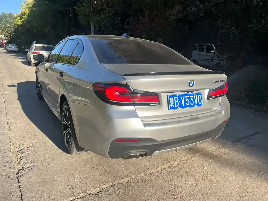 BMW 5 Series — миниатюра 6