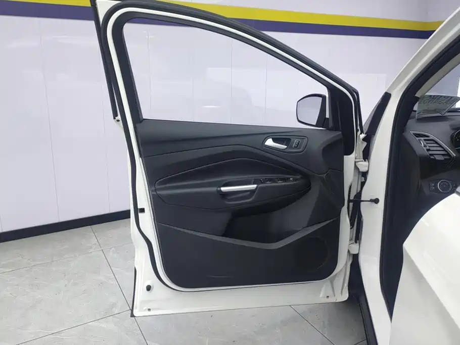 Ford Kuga — миниатюра 7