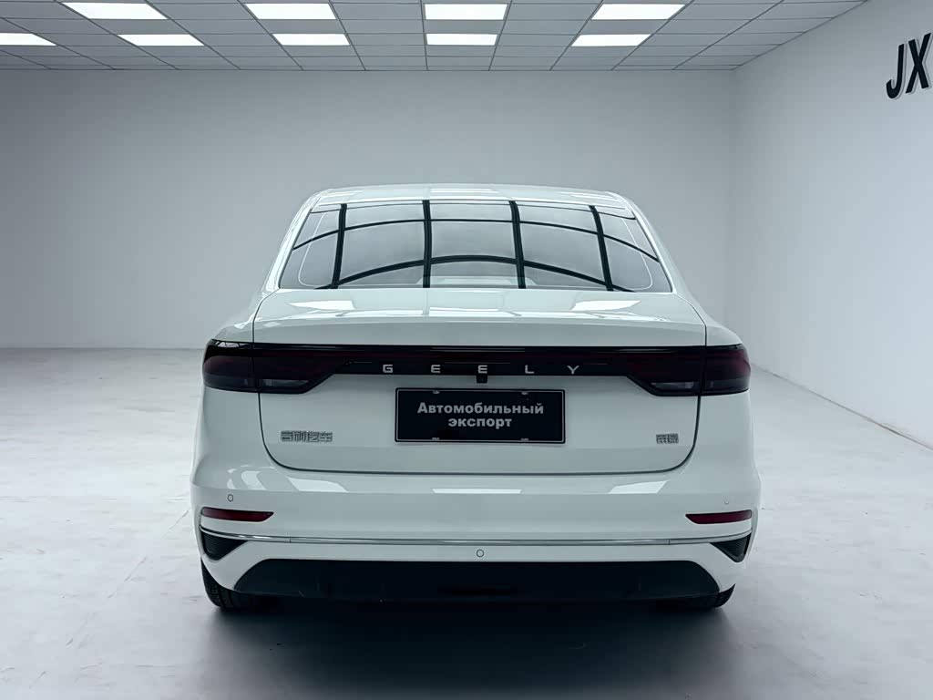Geely Emgrand 1.5 л 2022 г. Белый, пробег 14000 км