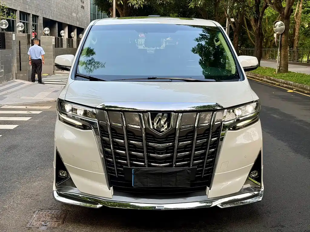 Toyota Alphard — миниатюра 2